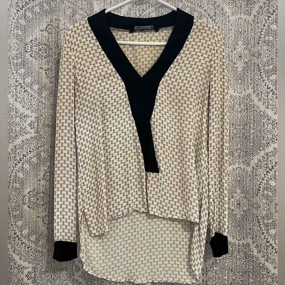 Zara blouse-black trim at neck and wrists. Unique checkered pattern 🖤🤍